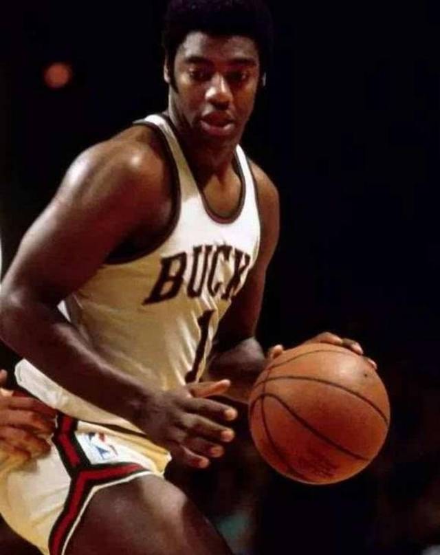 防到篮下协 防到篮下协